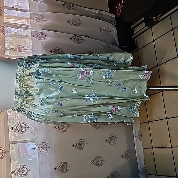 Vintage Green Floral Skirt🎉🎉HP🎉🎉 - Picture 4 of 7
